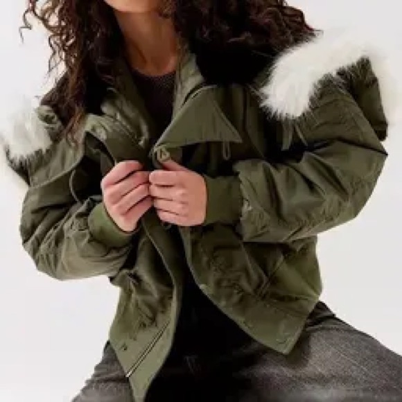 New Urban Outfitters Y2K Puffer Jacket - Picture 1 of 12